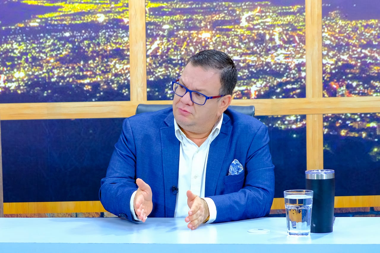 Christian Guevara a Mario Vega: “Sí, las pandillas son una capa: la capa de lodo y estiércol” christian-guevara-a-mario-vega-si-las-pandillas-son-una-capa-la-capa-de-lodo-y-estiercol